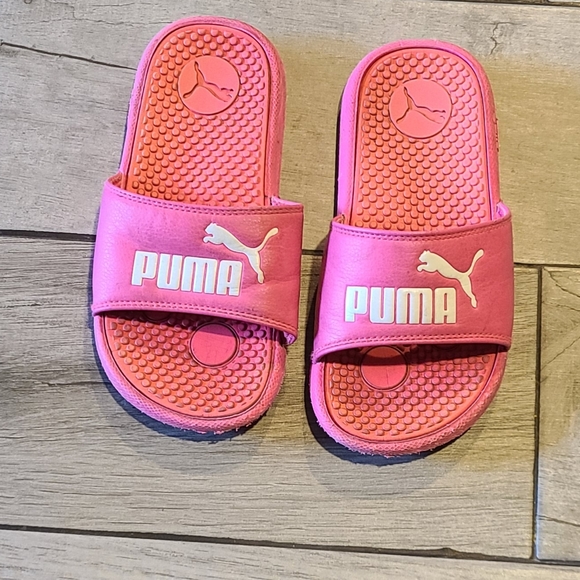 🍬 Girls pink puma slides 🍋 🌷 💧 💕 ✨️🧋☃️🦋🐯🐠 - Picture 1 of 2